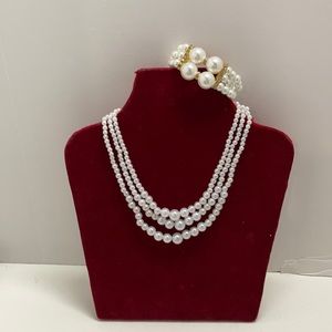 NWT- Simulated Pearl Set 2 piece set